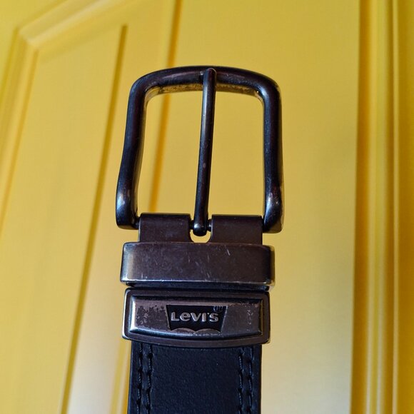 Levi's Reversable Brown and Black Leather Belt - Picture 6 of 6